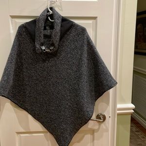D&Y Black Tweed Poncho W/Faux Leather Trim One Size Fits Most.